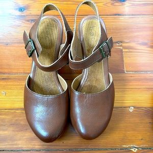 BORN- B.O.C. - Brown Clogs,  Size 9